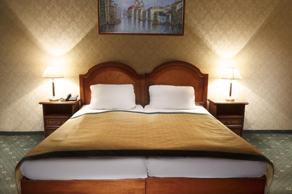 Hotel Ostende Karlsbad Buitenkant foto